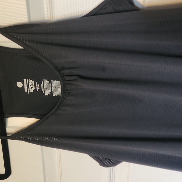 Old Navy Active Tank  Top - Picture 2 of 8
